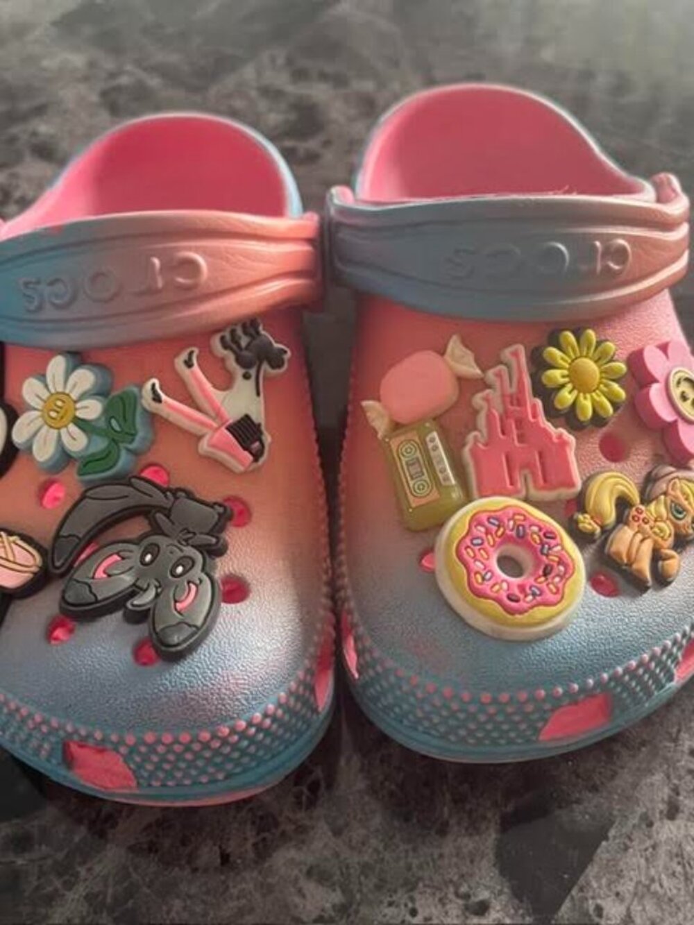 Crocs Classic C9 Kids Pink Blue Ombre Clogs – 11 Jibbitz Charms